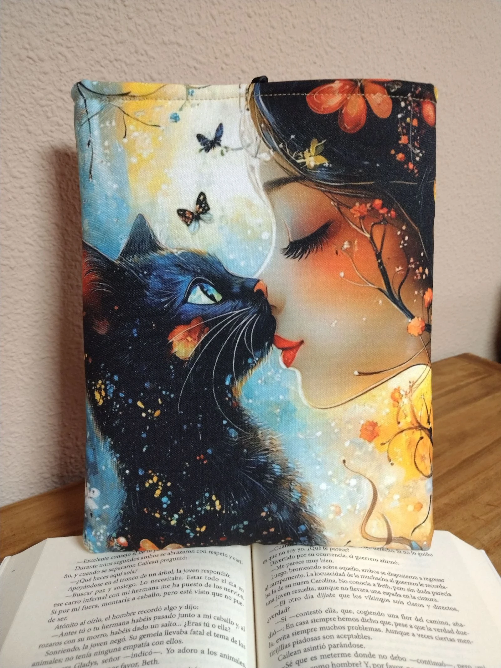 Funda literaria acolchada - Diseño gato y niña - Hecho a mano 